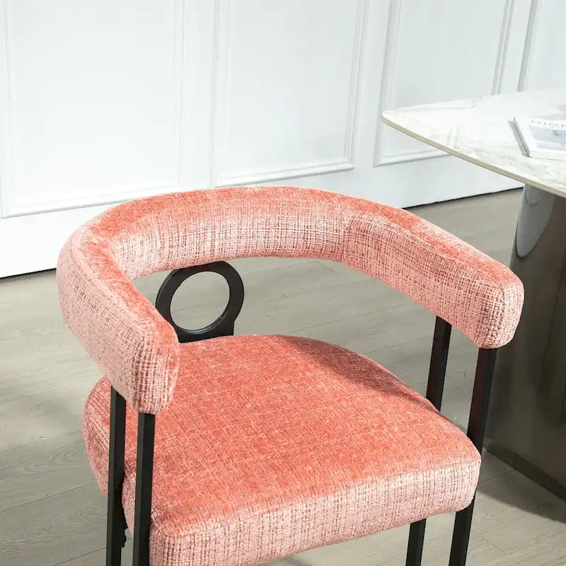 Fauteuil tonneau rembourré rose 23,62 po avec cadres en fer noir