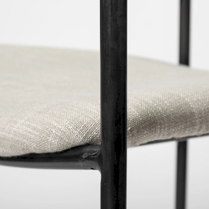 Chaise de salle à manger Parker avec assise en tissu beige et structure en métal gris fusil – 21.5L x 21.1P x 28.7H